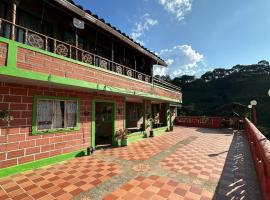 ENTRE LOMAS GLAMPING - Finca el Reposo，位于希拉多塔的酒店