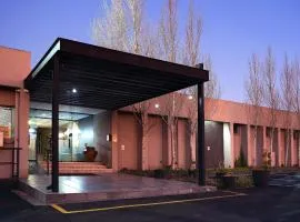 Q's Evander Hotel & Apartments