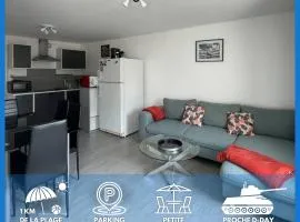 Les mouettes Apt duplex indépendant dans maison spacieux petite vue sur mer des chambres belle terrasse aménagée en hauteur près Omaha Beach et Bayeux 800 m plage et 300 m superette