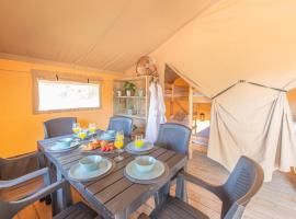 Stags head Safari Tents，位于Abbotskerswell的酒店