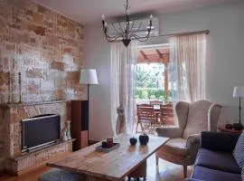 Evi's Voula Home
