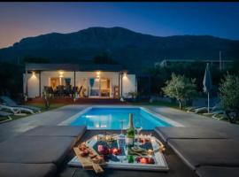 Private Resort Lumianni- 2 Houses，位于卡什泰拉的豪华帐篷营地