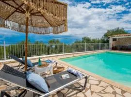 VILLA BETTIE Sea Views & Sunrise 3BR Villa w Pool & Privacy