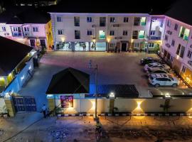 Radiant Hotel & Suites，位于Arida的酒店