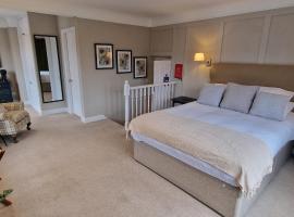 #4 - King Room at The Raven Aparthotel by PureStay，位于马奇温洛克的酒店
