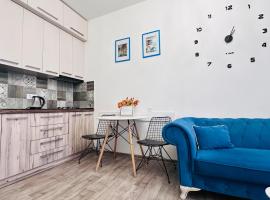 Studio apartment with balcony in Tbilisi，位于第比利斯的酒店