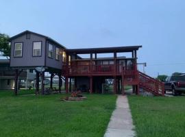 Waterside Oasis at Caney Creek，位于Sargent的酒店