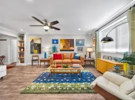Urban-eclectic Downtown Condo W Parking, Sleeps 4