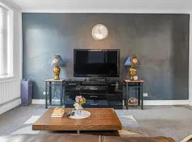 Rochdale 3 Bedroom House 2 Bath with FREE Parking Sleeps 7