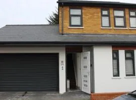 Contemporary 2bed house with Parking