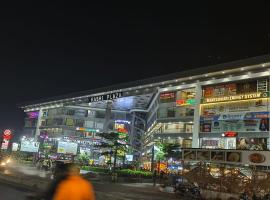 Hotel Royal Plaza，位于苏拉特的酒店