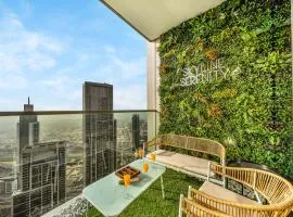 Grande Signature 2 Bedroom Apartments I Persian Gulf Views I Free Parking, Gym, Pool, Wi-Fi & PS5 I by Skyline Serenity