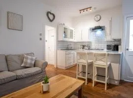 Coopers Croft - 1 Bed Apt Sleeps 2 with Parking