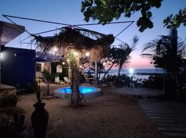 Habitaci&oacute;n, balc&oacute;n frente al mar y alberca，位于Lerma的带泳池的酒店