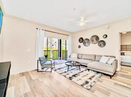 Spacious 2BR Condo with Pool & Hot tub, near Disney!，位于奥兰多的酒店