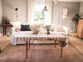 Traditional Swedish cosy home，位于Bäckabo的酒店