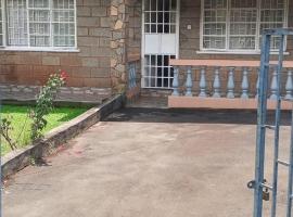 Positive Vibes Home，位于Keruguya的带停车场的酒店