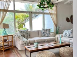 Casa del Mar - swimming pool and spectacular ocean views，位于阿亚姆佩的酒店
