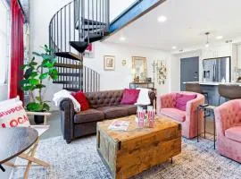 Theatre Retreat 2 Bedroom Loft - 1 Blk from Theatres