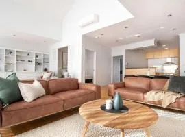 Luxury Waterfront Stay