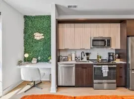 OTR King Bed Free Parking Gym Top Floor Club Room