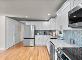 26 Beautifully Renovated 2 BR Home，位于普莱恩维尔的酒店