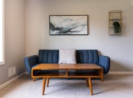 11 - 4 Bedrooms 3 Baths Sleeps up to 10，位于普莱恩维尔的酒店