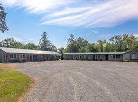 Lumberjill Lodge 11 King Room，位于Balsam Lake的酒店