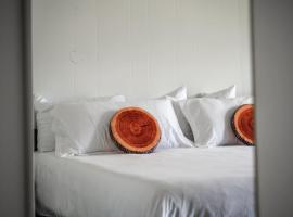 Lumberjill Lodge 12 King Room，位于Balsam Lake的酒店