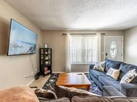 Spacious 3 BR Near NAS Jax l BBQ WiFi DirecTV