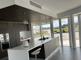 Sunny Penthouse Central，位于莫斯塔的酒店
