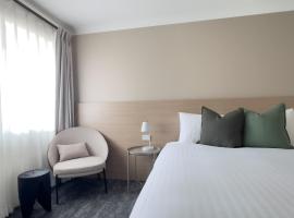 The Phoenix Artesian Spa Resort and Accommodation，位于莫里的酒店