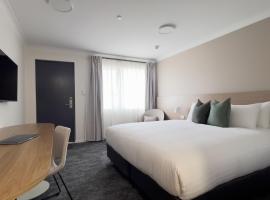 The Phoenix Artesian Spa Resort and Accommodation，位于莫里的酒店