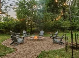 Family Hangout Spot - Fenced Yard - Fire Pit - Games