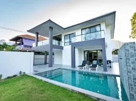 Luxury Executive 5 Bedroom Pool Villa in Jomtien - J5
