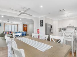 Umina Beach Coastal Getaway，位于Umina Beach 的酒店