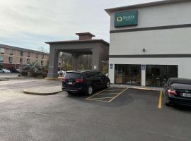 Quality Inn & Suites，位于比洛克西的酒店