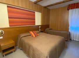 西拉酒店，位于卡迈格拉特罗希拉诺的酒店