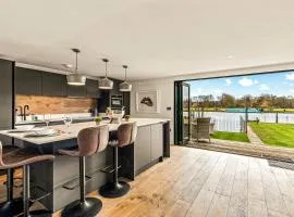 River Cabin With Mooing