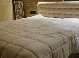 Vels Grand Inn，位于Kallār的酒店