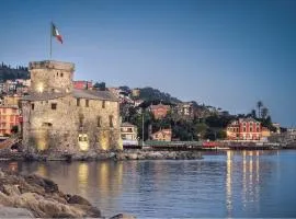 Rapallo - Piscina e Wifi - 5 min da Mare e Centro