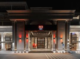 Radisson RED Phuket Patong Beach，位于芭东海滩的酒店