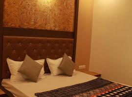 Hotel Skylark，位于瓦皮的酒店