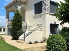 La Maison de Gari spacious house with swimming pool and beautiful exterior