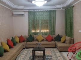 Villa sans vis-à-vis avec piscine，位于Ḩawmat al Badawīyīn的酒店