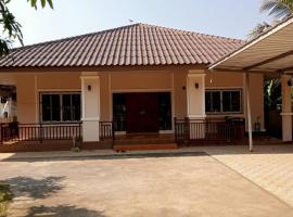 บ้านสวนสบายใจโฮมสเตย์ ใกล้มหาวิทยาลัยแม่ฟ้าหลวง ห่างเมือง 20 กม ห่างถนน 2 กม，位于Ban Huai Pa Phlu的酒店