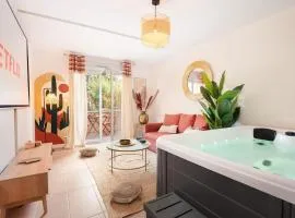 Oasis Cachée - Jacuzzi et cinéma