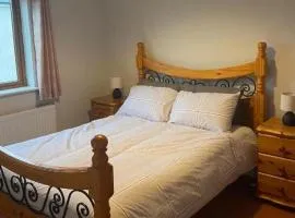 3 Bed-Sleeps 5-Garden-Parking-Pets