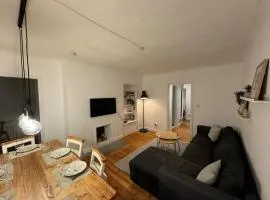 Stirling Haven: Charming 3B Apt in City Centre