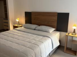 Apartamento nuevo y acogedor Excelente ubicación，位于佛罗里达布兰卡的酒店